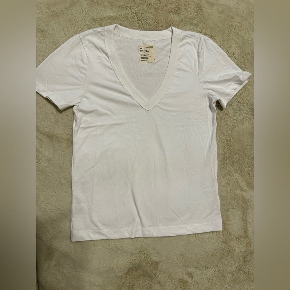 Fordays v neck tshirt NWOT